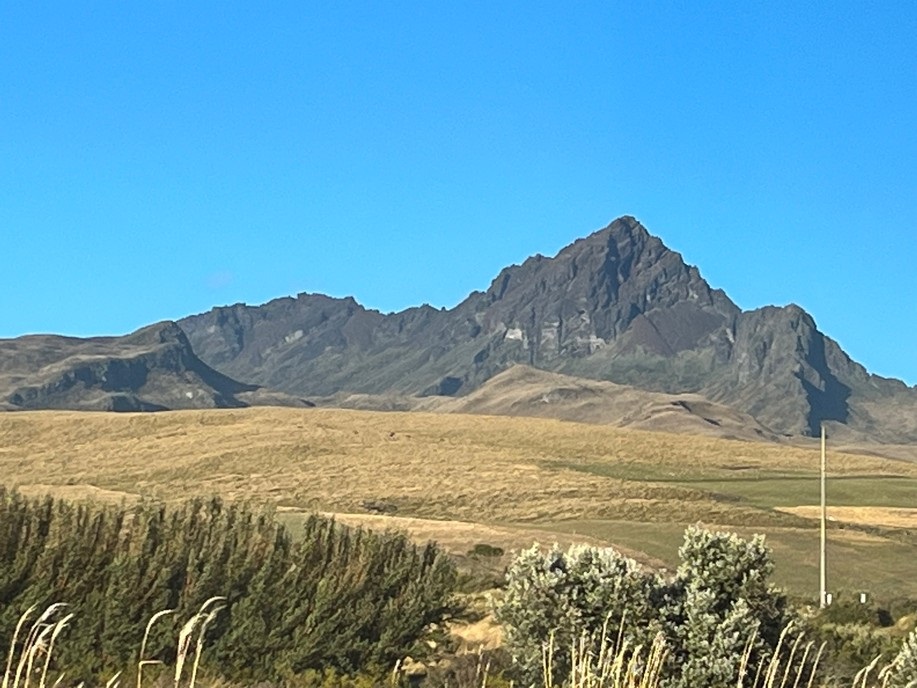 Cerro en la via principal
